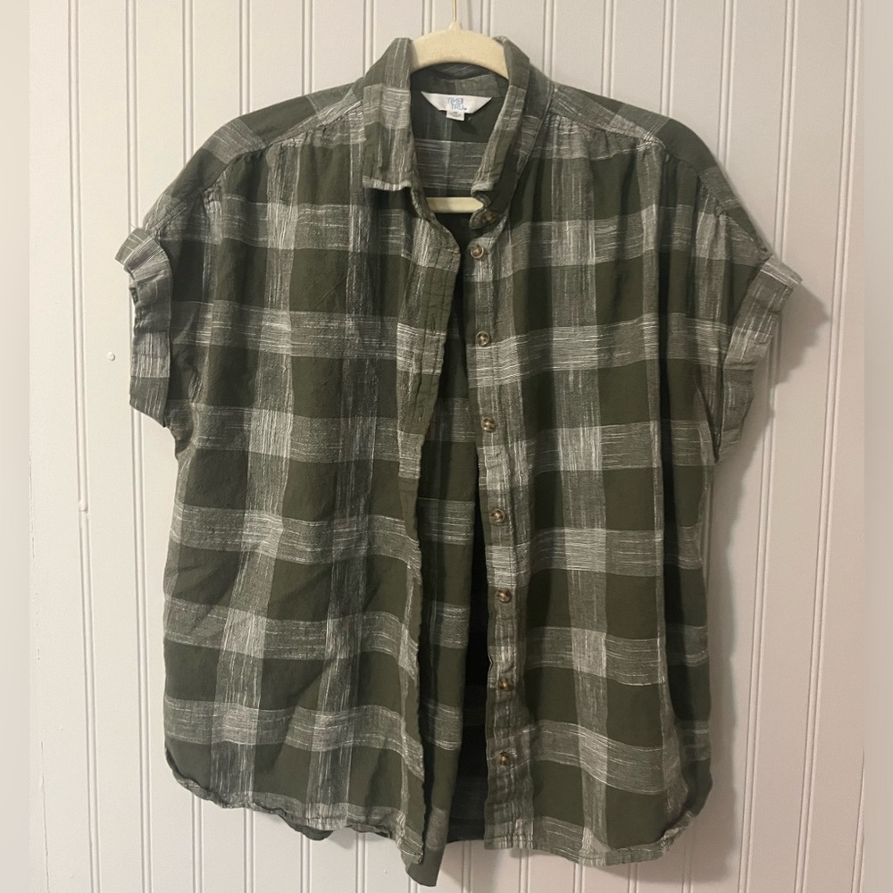 Green short sleeve plaid button up